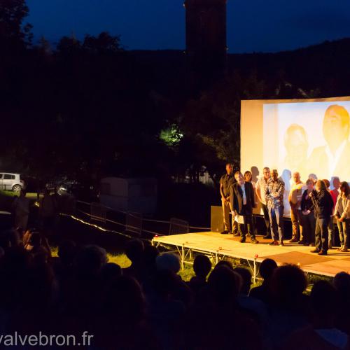 Hommage à Bernadette Lafont lors d'une projection en plein air