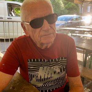 Yves (alias Malcom McDowell)