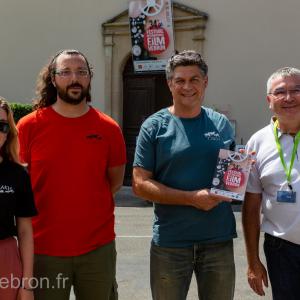 Representatives of the TAKH association and Alain Argilier, Mayor